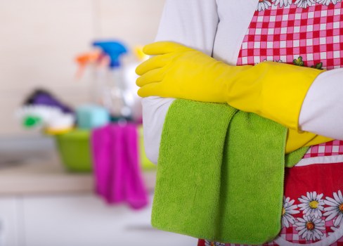 Kitchen and bathroom cleaning for a flat in Streatham with practical local service